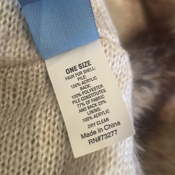 2017 Vera Wang Vegan Faux Fur Cowl - Picture 8 of 8